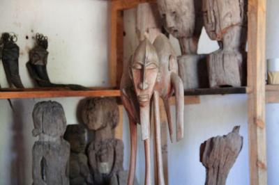 MORONDAVA, LA  SCULPTURE VEZO