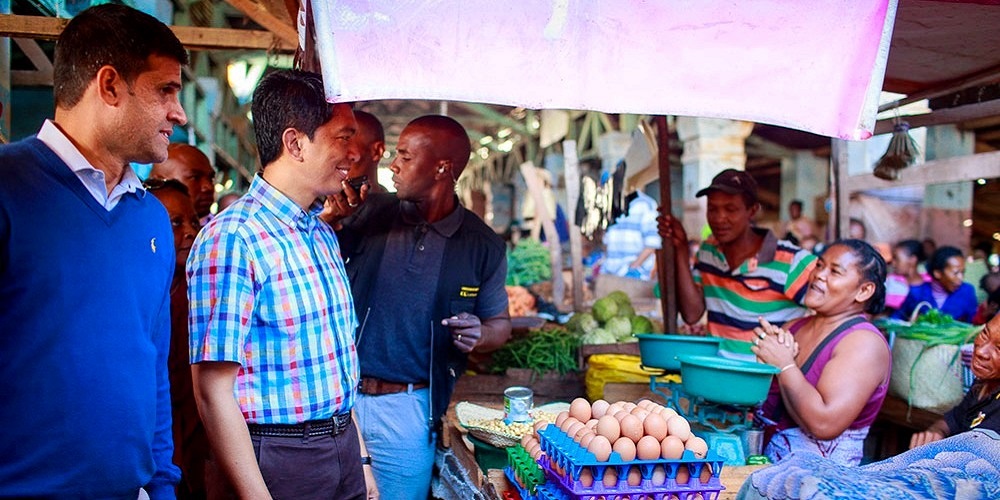 Andry rajoelina et le maire de morondava kolo frijof