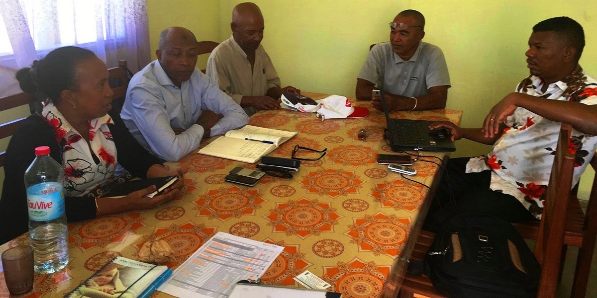 Conseil municipal de Morondava en session extraordinaire