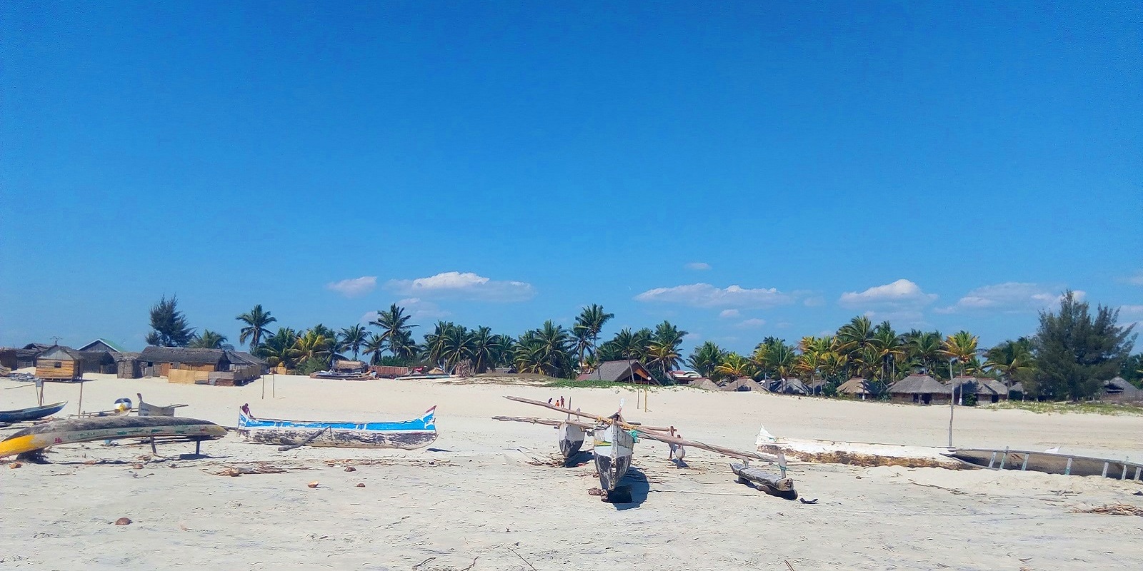 Du sable à Nosy kely et du recul de plage à Morondava-centre