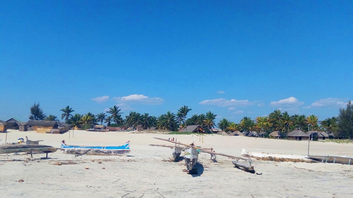 Du sable à Nosy kely et du recul de plage à Morondava-centre