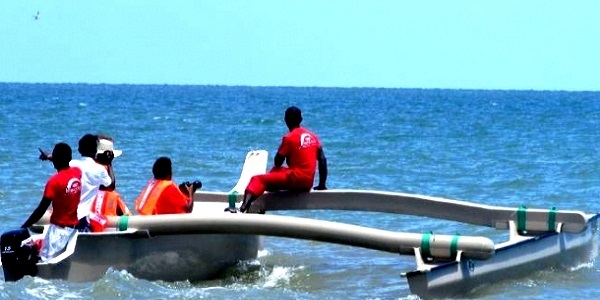 Pirogue motorisee morondava