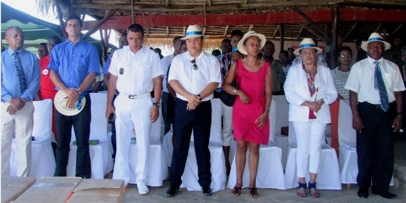 Prefet de morondava chef de region et maire de la commune urbaine de morondava